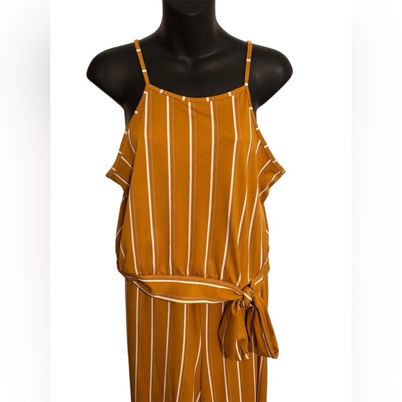 Lark + Grey striped yellow two piece set - Picture 3 of 8